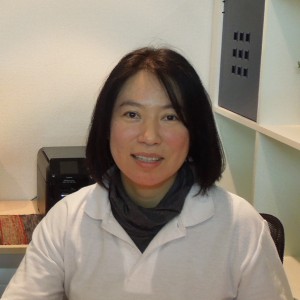 成田久美子 千葉県千葉市出身 東京都日野市在住 血液型:O型 趣味:占い、食べること、スキー(昔)、フラワーアレンジメント 近況:最近かなりメタボ気味、・1人で焼き鳥屋で飲むのが好きです 家族:夫、犬1匹 今後の展望:スポーツをまた始める